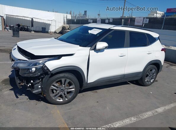 KNDEU2AA1M7196685 2021 KIA SELTOS Белый Вид задней части салона