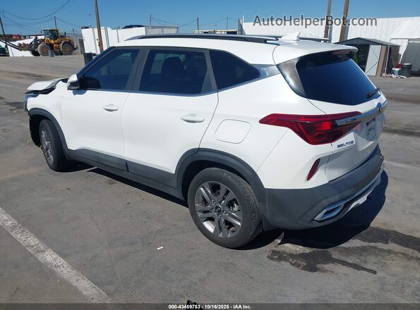 KNDEU2AA1M7196685 2021 KIA SELTOS Белый Задняя левая четверть