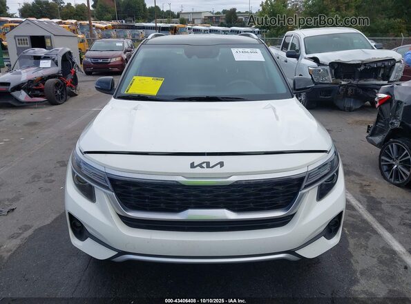 KNDEU2AA5P7399535 2023 KIA SELTOS Белый Вид задней части салона