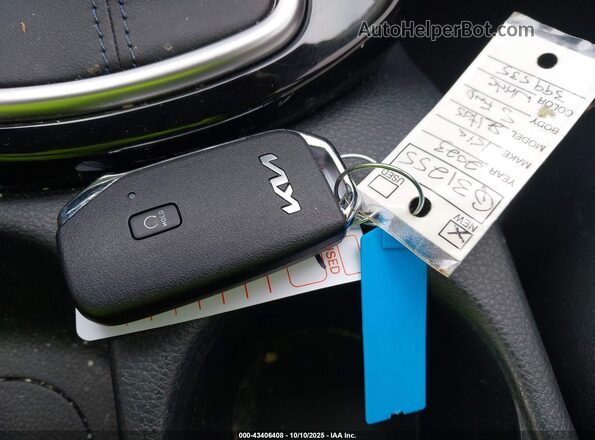 KNDEU2AA5P7399535 2023 KIA SELTOS Белый Вид панели приборов