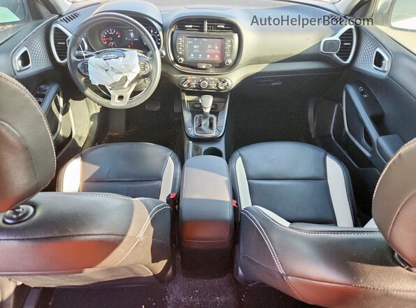 KNDJ23AU7L7018170 2020 KIA SOUL White Vista del salpicadero