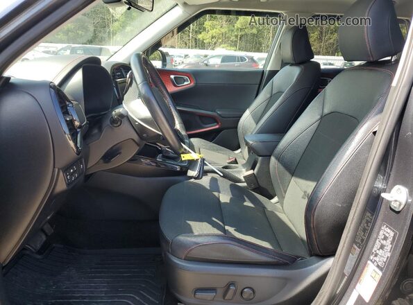 KNDJ53AF1L7005763 2020 KIA SOUL Gray Front interior view