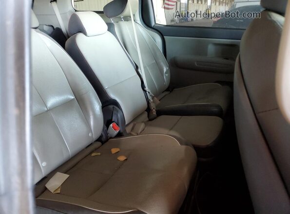 KNDMB5C10H6311000 2017 KIA SEDONA Black Rear interior view