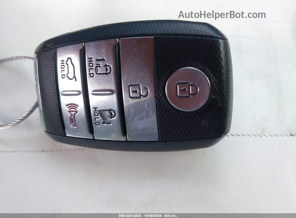 KNDMB5C17K6515929 2019 KIA SEDONA Silver Widok deski rozdzielczej