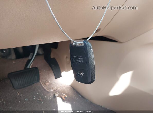 KNDMB5C19L6626080 2020 KIA SEDONA White Առջևի վահանակի տեսք