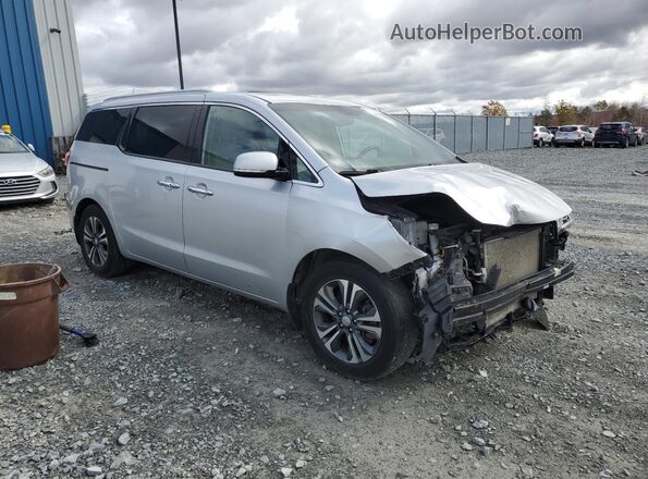 KNDMC5C15L6562004 2020 KIA SEDONA Silver Delantero derecho