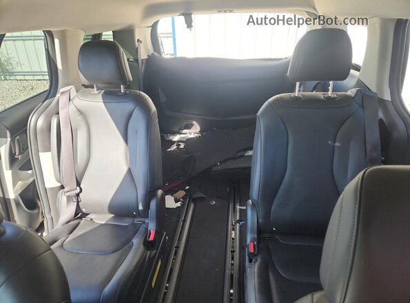 KNDNB4H36P6289592 2023 KIA CARNIVAL Black 