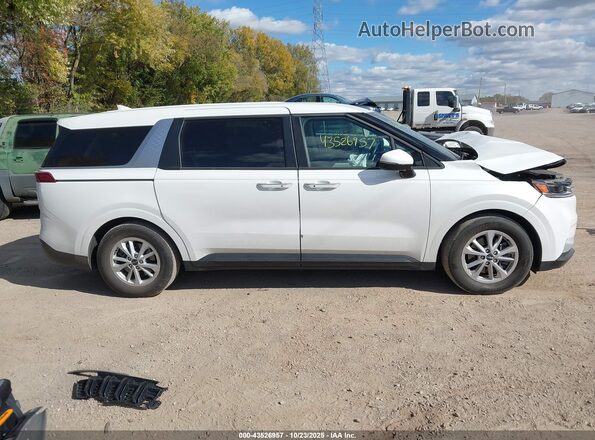 KNDNB4H38N6127170 2022 KIA CARNIVAL MPV White Вид задньої частини салону