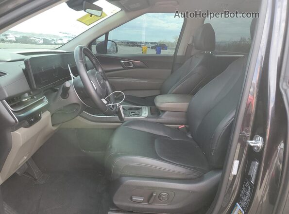 KNDNB5K31S6469747 2025 KIA CARNIVAL Черный Вид салона спереди