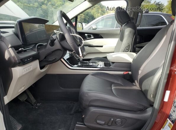 KNDNE5H32P6276125 2023 KIA CARNIVAL Бордовый Вид салона спереди