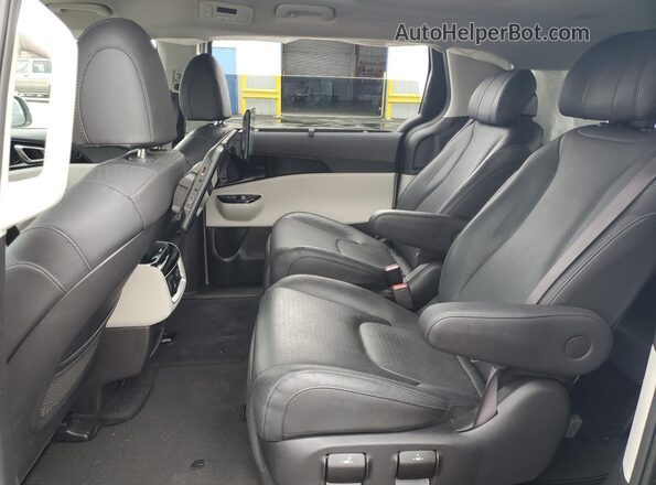 KNDNE5H34R6302369 2024 KIA CARNIVAL Gray 