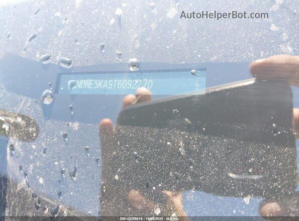 KNDNE5KA9T6092270 2026 KIA CARNIVAL MPV HYBRID Blue Vista del compartimento del motor