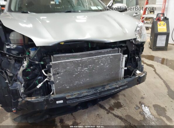 KNDPMCAC1N7958172 2022 KIA SPORTAGE Silver Widok z przodu