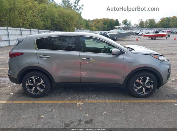 KNDPMCAC6N7966218 2022 KIA SPORTAGE Silver Սալոնի հետևի տեսք
