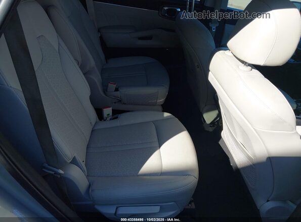 KNDRKDLG9P5208893 2023 KIA SORENTO HYBRID Silver Widok naklejki z numerem VIN