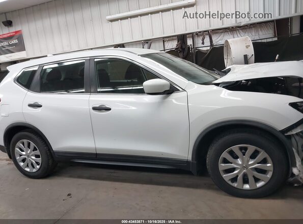 KNMAT2MT2JP576600 2018 NISSAN ROGUE White Rear interior view
