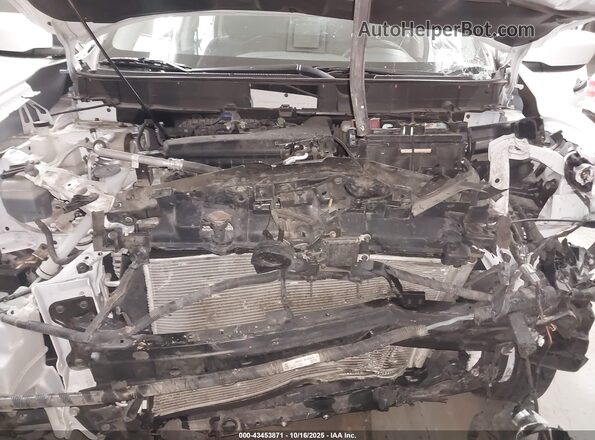 KNMAT2MT2JP576600 2018 NISSAN ROGUE White Rear view
