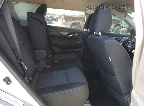KNMAT2MT5JP506198 2018 NISSAN ROGUE Silver Rear interior view