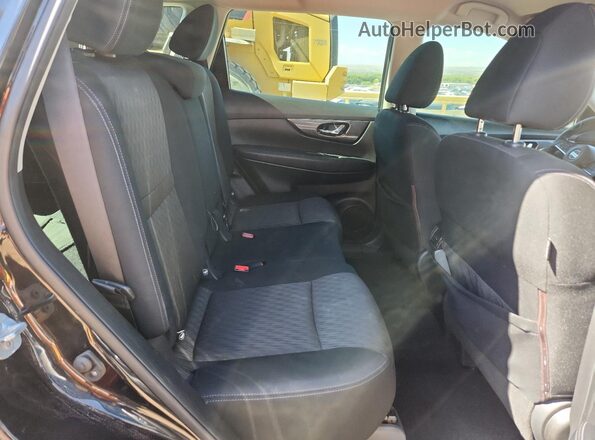 KNMAT2MV7HP522978 2017 NISSAN ROGUE Black Widok tylnych siedzeń