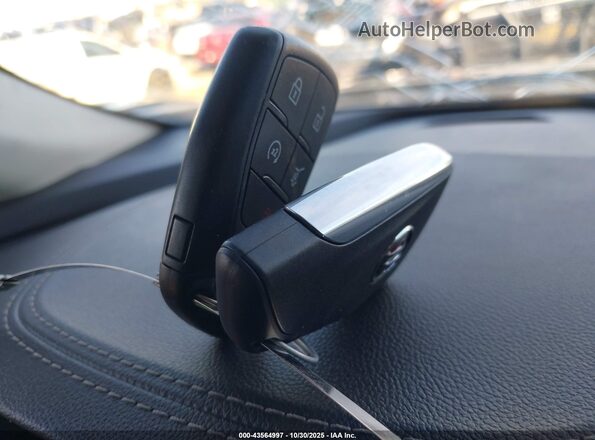 LRBAZLR41PD031700 2023 BUICK ENVISION Silver Dashboard view