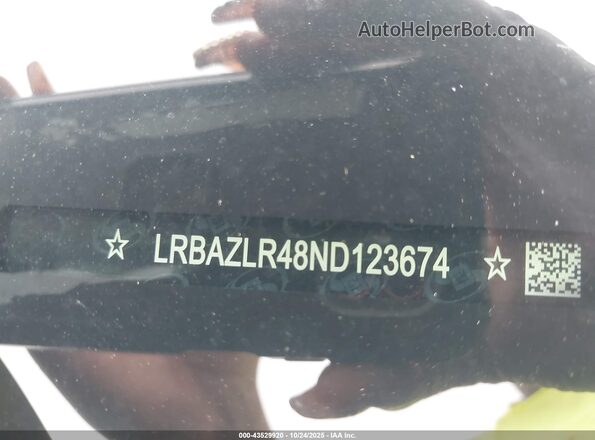 LRBAZLR48ND123674 2022 BUICK ENVISION Black ძრავის განყოფილების ხედი