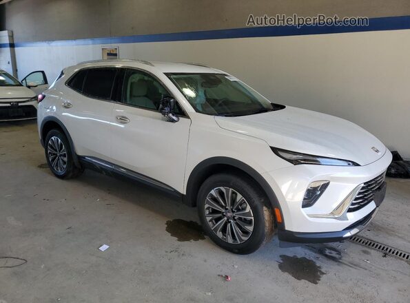 LRBFZKE41SD014085 2025 BUICK ENVISION Белый Передняя правая четверть
