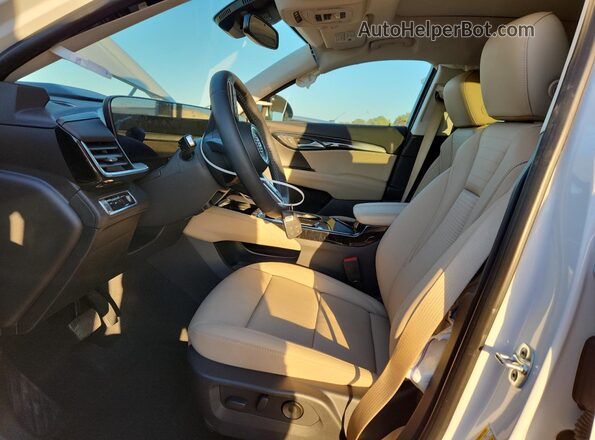 LRBFZKE4XSD018426 2025 BUICK ENVISION White Սալոնի դիմացի տեսք