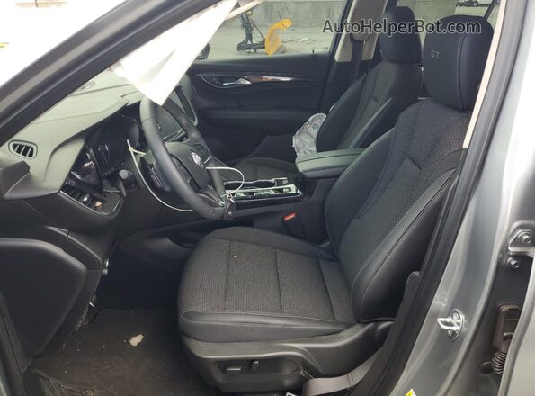 LRBFZMR44PD152913 2023 BUICK ENVISION Серебряный Вид салона спереди