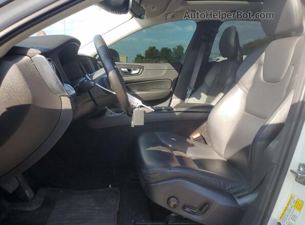 LYV102RK3JB117824 2018 VOLVO XC60 White 