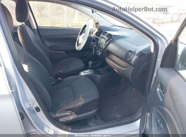 ML32F3FJ6JHF13416 2018 MITSUBISHI MIRAGE G4 Серебряный Вид салона спереди