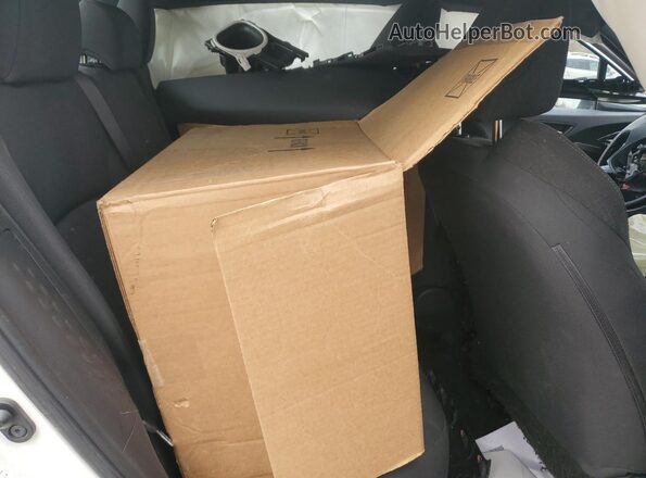 NMTKHMBX2KR096943 2019 TOYOTA LE White Vista de los asientos traseros