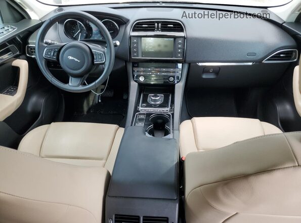 SADCJ2BN3HA091970 2017 JAGUAR F-PACE Tan Առջևի վահանակի տեսք
