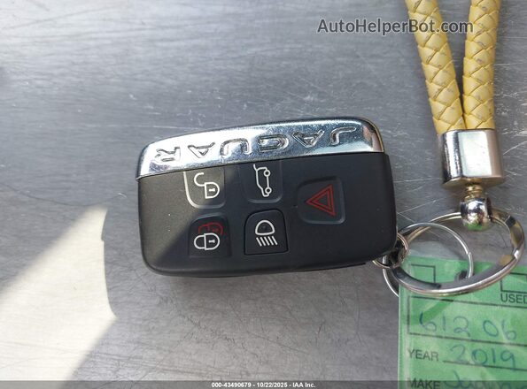 SADCJ2GX7KA367844 2019 JAGUAR F-PACE Red Widok deski rozdzielczej