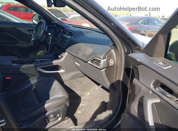 SADCM2BV8HA899691 2017 JAGUAR F-PACE Черный Вид салона спереди
