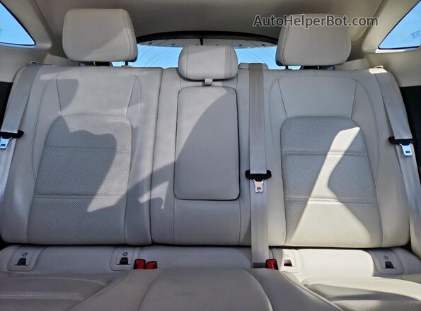 SADFK2FX9L1011618 2020 JAGUAR E-PACE Бежевый Вид задних сидений