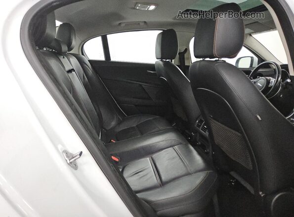 SAJAE4BG8HA952906 2017 JAGUAR XF White Vista de los asientos traseros