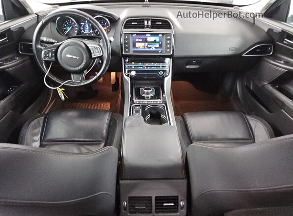 SAJAE4BG8HA952906 2017 JAGUAR XF White Vista del salpicadero