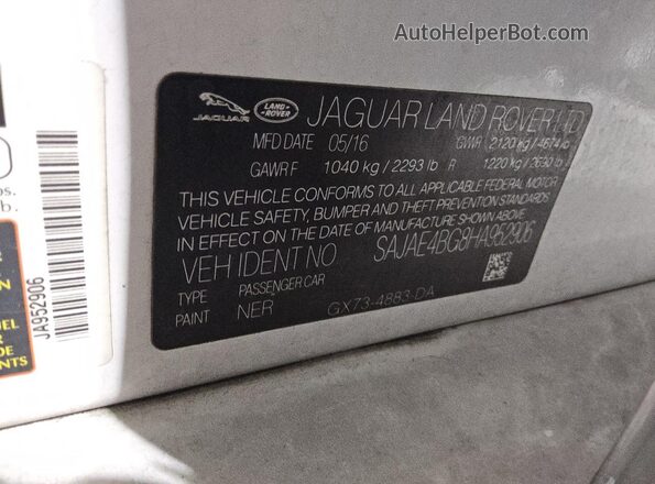 SAJAE4BG8HA952906 2017 JAGUAR XF White Vista del compartimento del motor