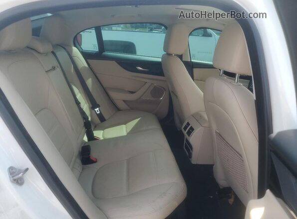 SAJAE4FXXLCP58739 2020 JAGUAR XF White Vista de los asientos traseros