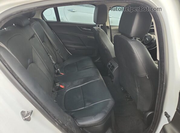 SAJAR4FX8JCP21187 2018 JAGUAR XF White 