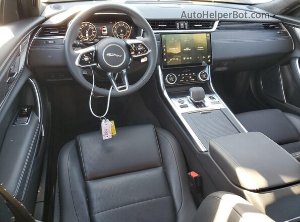 SAJB64FX5RCY94609 2024 JAGUAR XF Черный Вид панели приборов