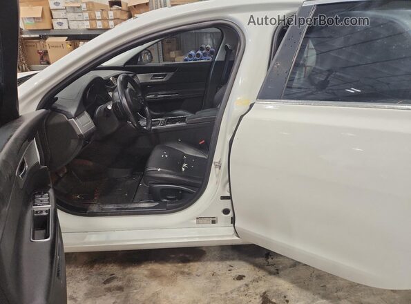 SAJBS4FX3JCY70924 2018 JAGUAR XF White 