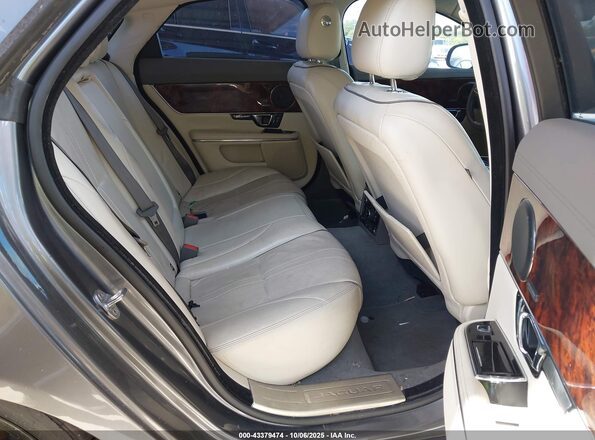 SAJWA1C76G8W02422 2016 JAGUAR XJ Gray Widok naklejki z numerem VIN
