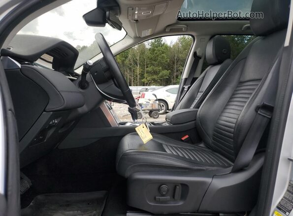 SALCJ2FX6LH837117 2020 LAND ROVER DISCOVERY Silver Front interior view
