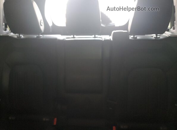 SALEPEEU3L2018620 2020 LAND ROVER DEFENDER Green Vista de los asientos traseros