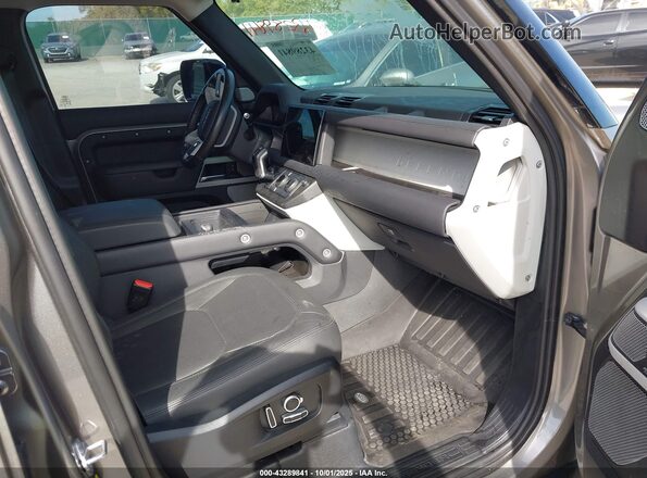 SALEPFEU2P2233918 2023 LAND ROVER DEFENDER Silver Вид салону спереду