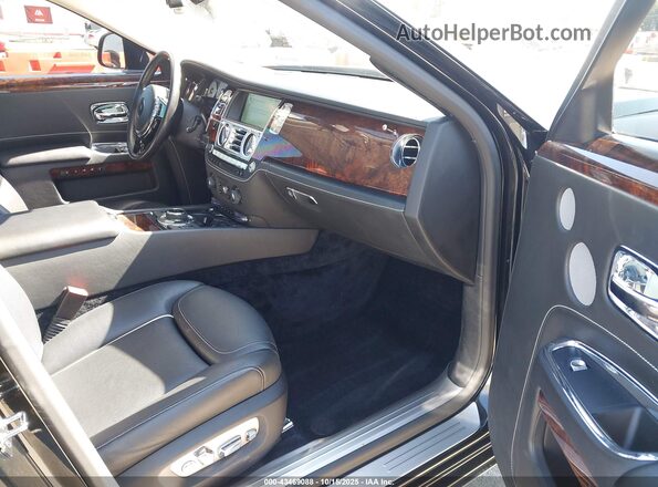 SCA664S53GUX53668 2016 ROLLS-ROYCE GHOST Черный Вид салона спереди