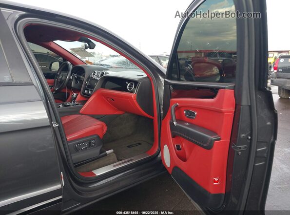 SJAAC2ZV1JC022760 2018 BENTLEY BENTAYGA Gray Front interior view