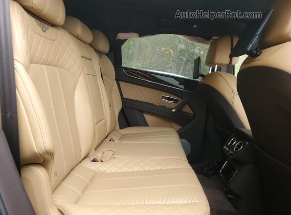 SJAAC2ZV6HC014356 2017 BENTLEY BENTAYGA Gray Вид задньої частини салону