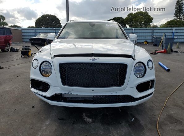 SJAAM2ZV9LC029665 2020 BENTLEY BENTAYGA Белый Вид спереди